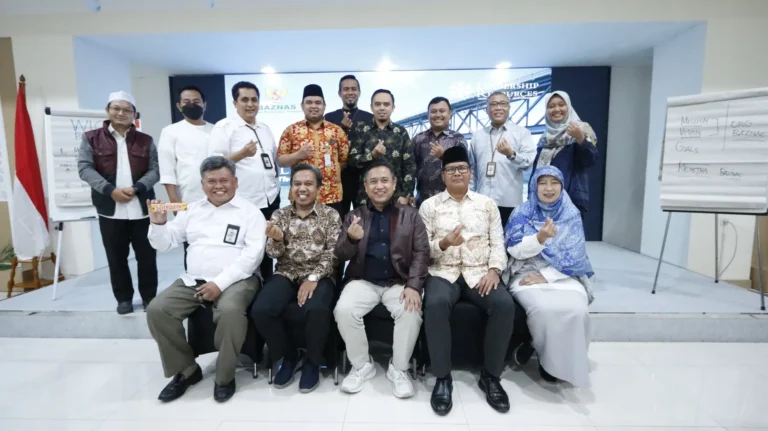 Foto bersama para pimpinan BAZNAS Pusat dan fasilitator Leadership Resources seusai Workshop The Strategy Execution with LEADX, 2023